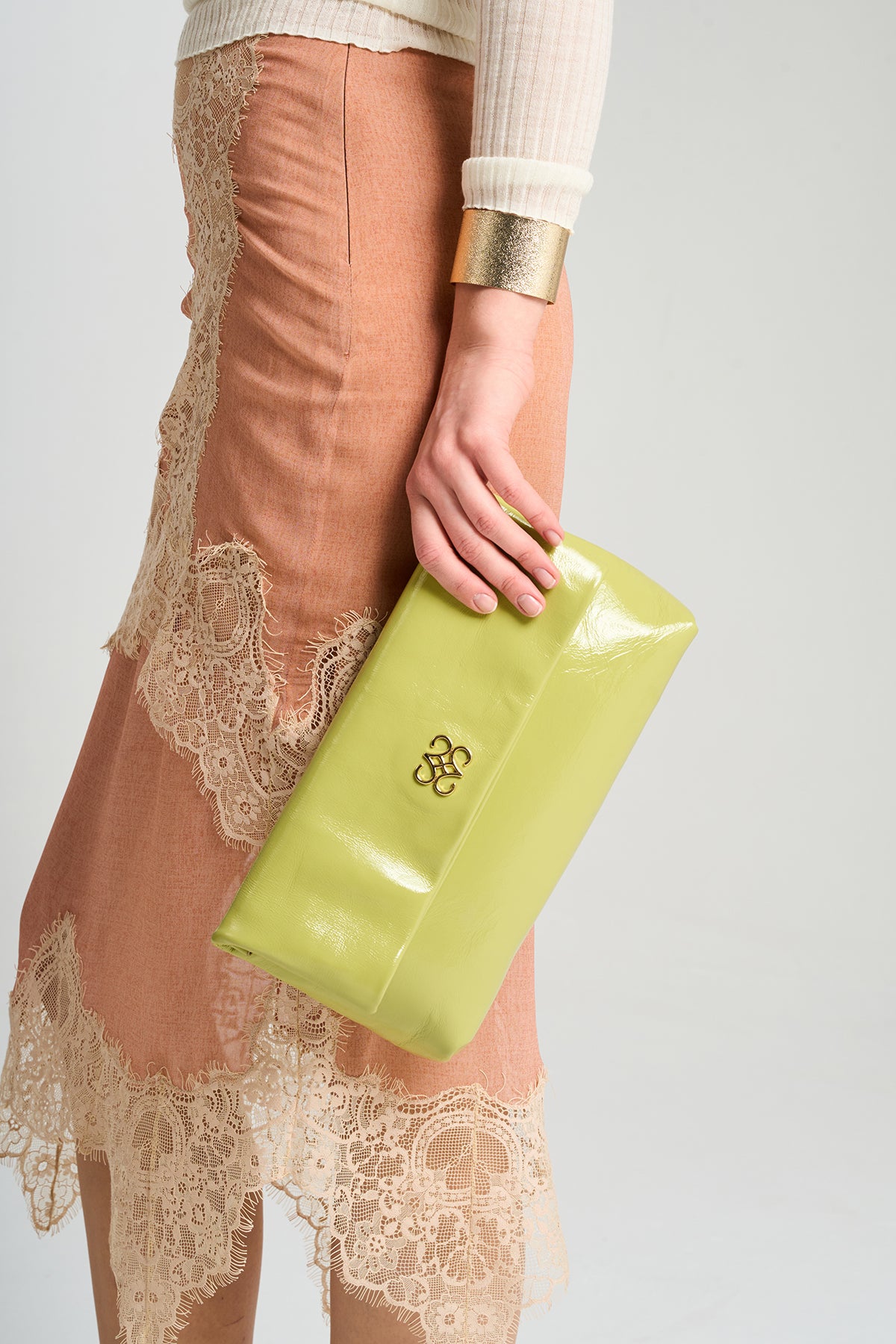 Ira Clutch Pistachio Green