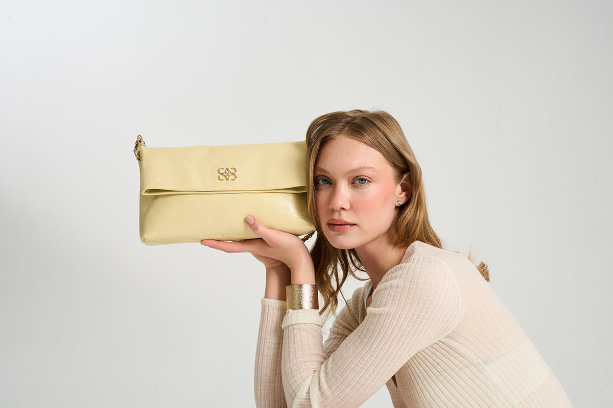 Ira Clutch Butter Yellow