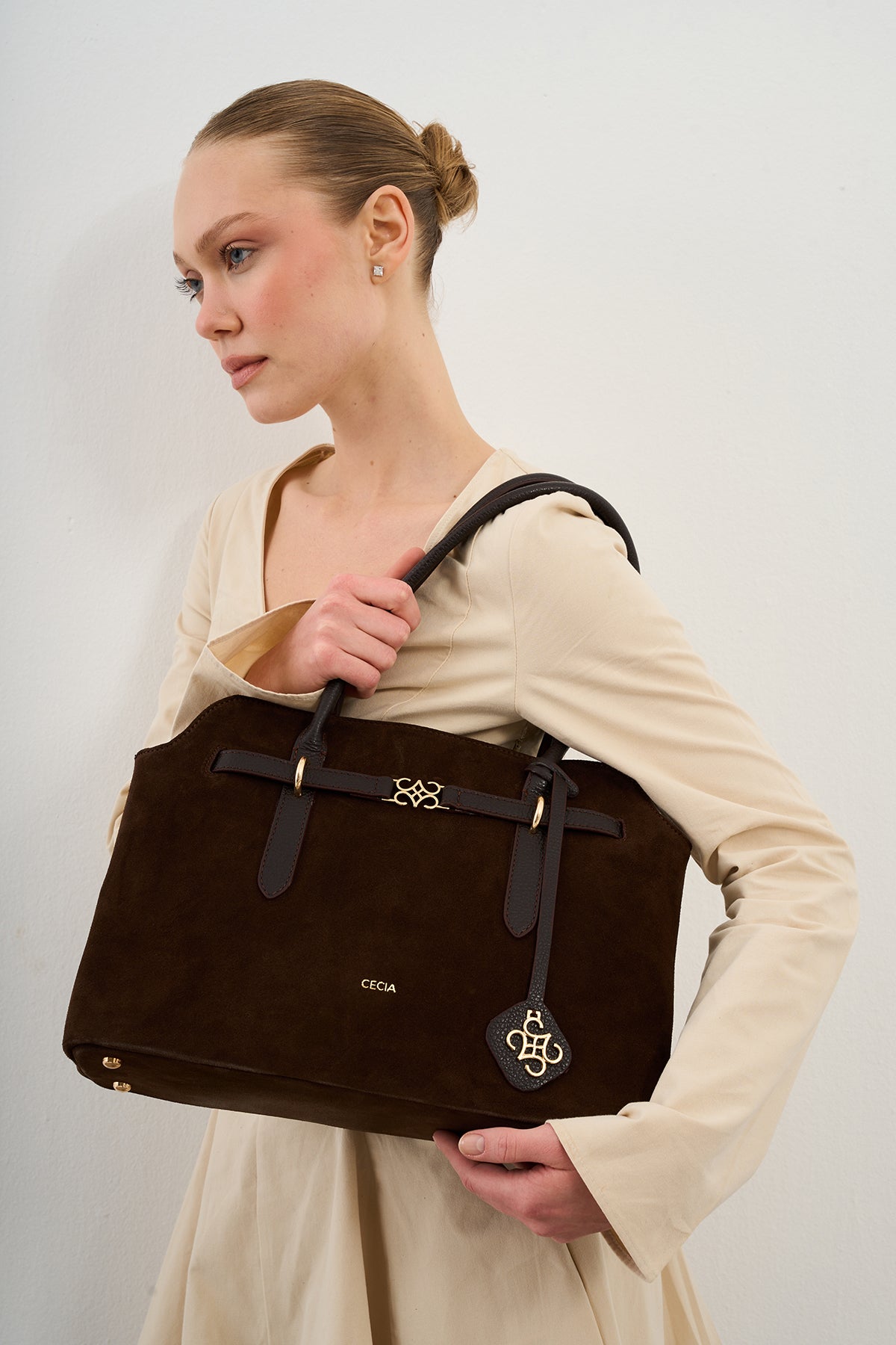 Avena Bitter Brown Suede
