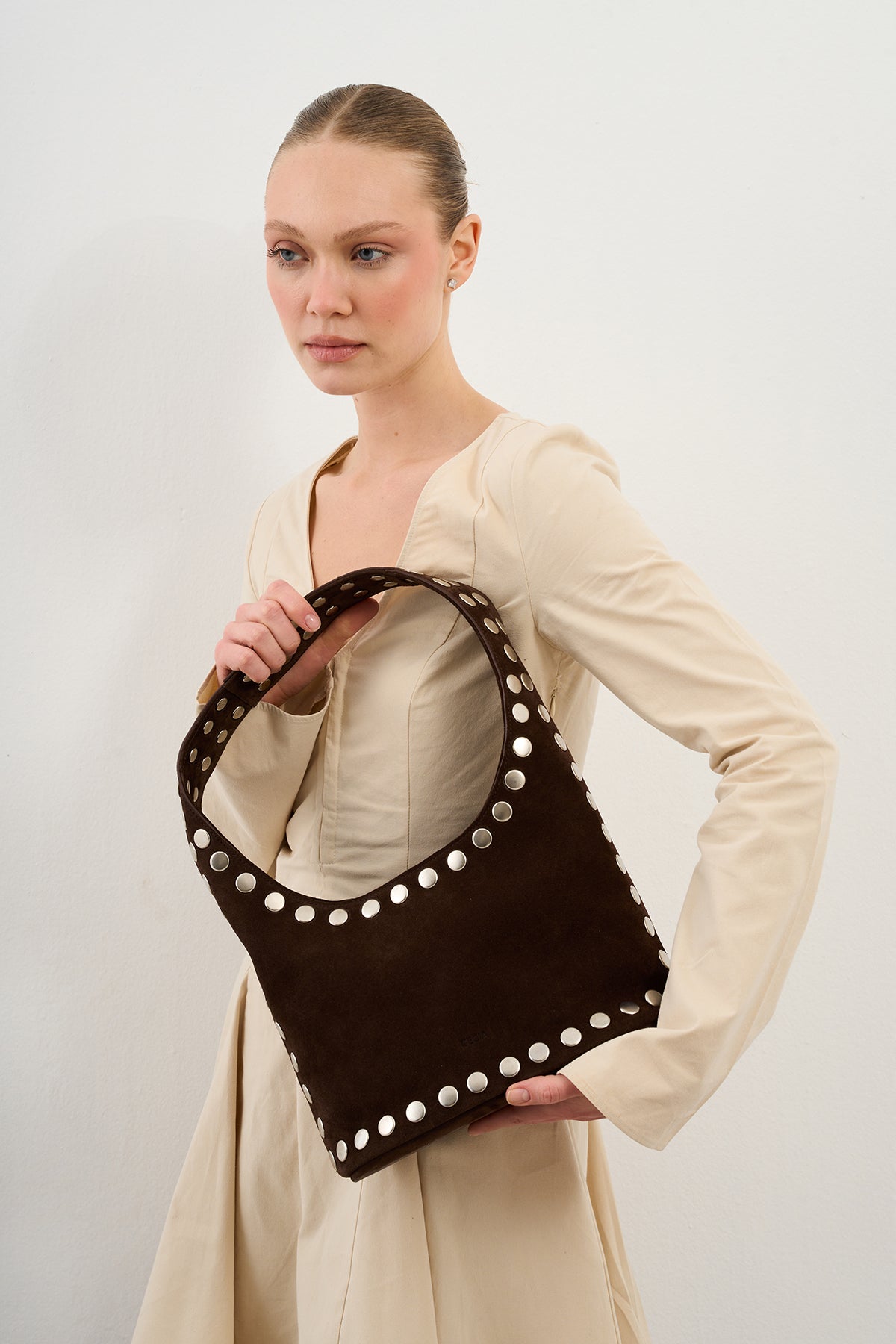 Stud Bitter Brown Suede
