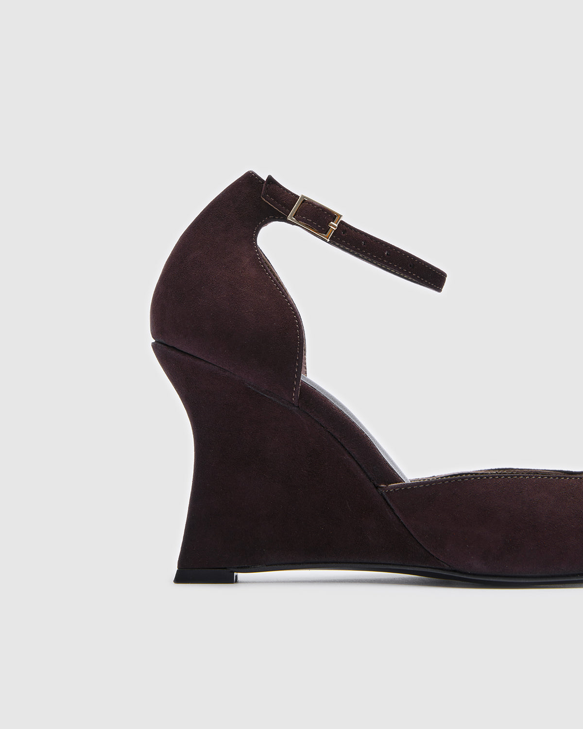 Rhea Bitter Brown Suede