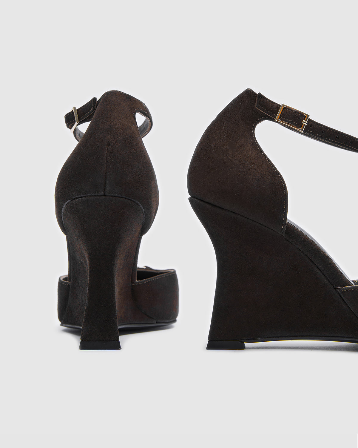 Rhea Bitter Brown Suede